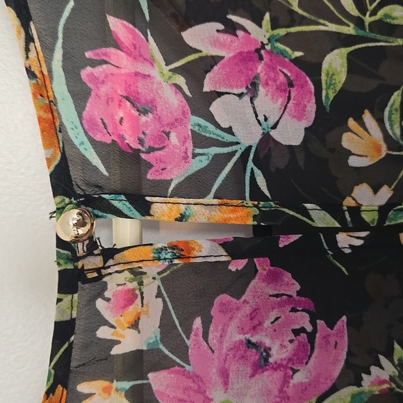 Floral Black Women's Top - Picture 7 of 7